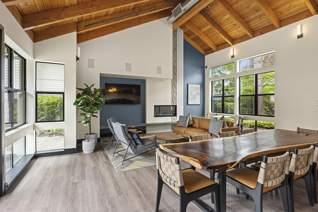 Community Lounge at The Lakes Apartments in Bellevue, WA 98007